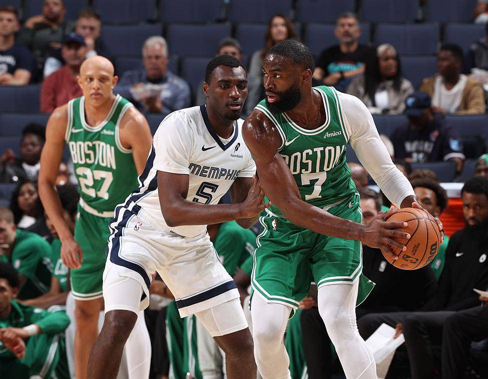 凯尔特人险胜吉林队,伦纳德状态火热 凯尔特人险胜吉林队,伦纳德状态火热