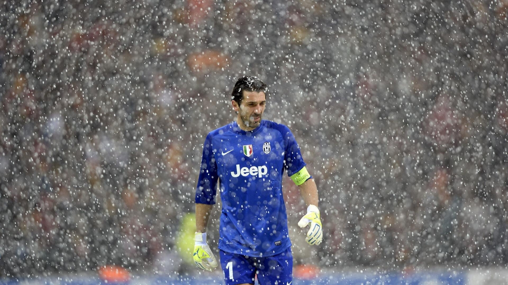 黄喜灿攻防两端统治，法国节奏掌控佛罗伦萨，现代足球的战术交响