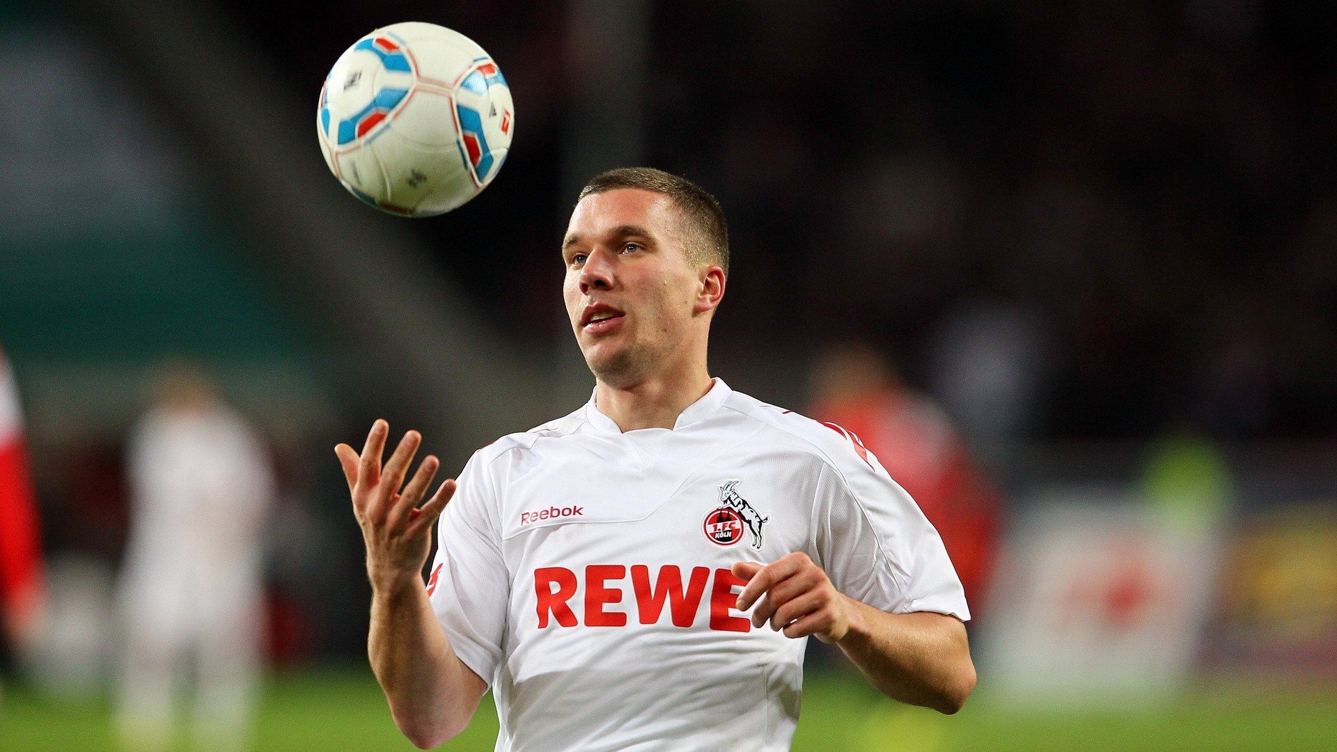 跨界统治，湖人击溃热火之夜，恩比德在F1赛道接管比赛