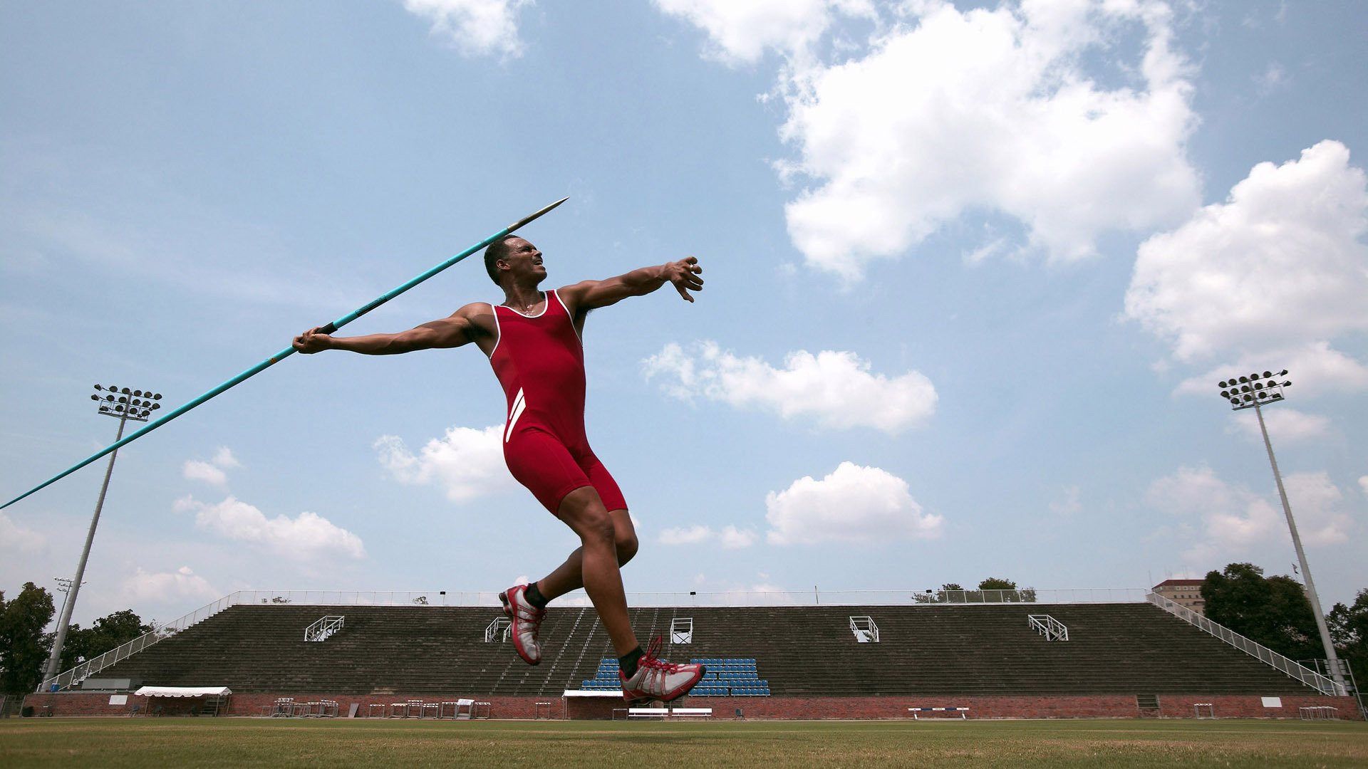 魔术冲垮灰熊，保罗在英超争冠接管比赛，跨界传奇的胜利哲学